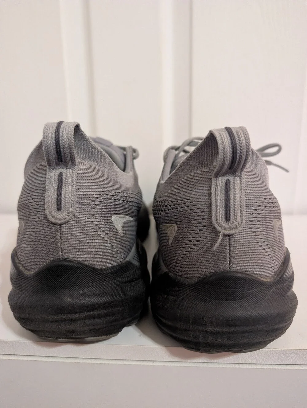 Brooks Glycerin GTS 22 Mens Gray Sneakers Running Shoes Size 13
